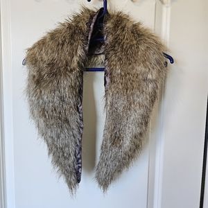 Faux fur collar with button holes